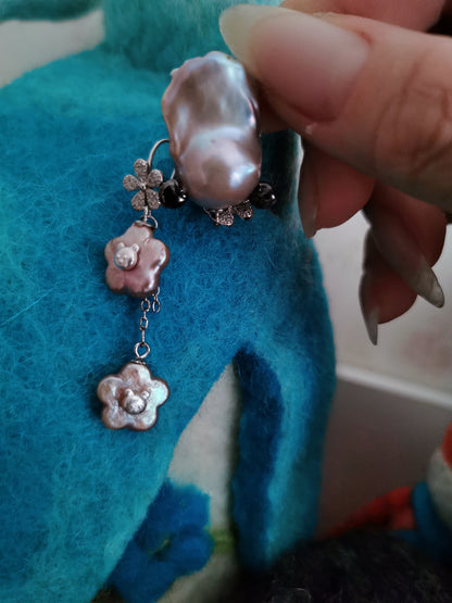 Bear and flowers earring